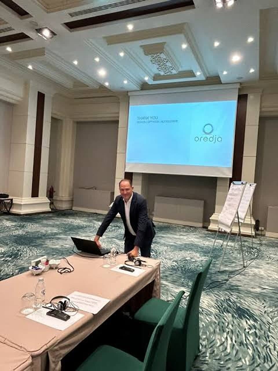 Djamel Rezzig closing an OREDJA workshop in front of the final slide